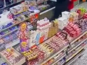 Alkollü müşteri, akaryakıt istasyonu çalışanını böyle darbetti
