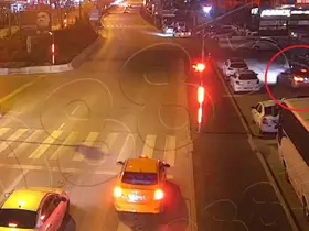 Alkollü sürücü trafiği altüst etti, gözaltına alınırken de 3 polisi yaraladı
