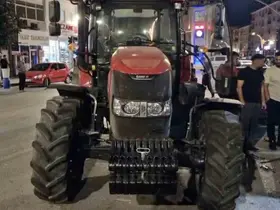 Alkollü traktör sürücüsü 3 araca çarparak durabildi: O anlar kamerada
