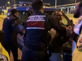 Alkollü yakalandı polise hakaretten gözaltına alındı
