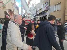 Alkolün etkisindeki kadın polise zor anlar yaşattı
