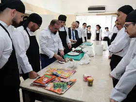 ALKÜ’lü öğrenciler Uzak Doğu mutfağını uzmanından öğreniyor
