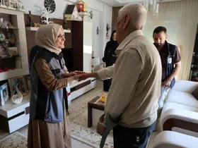 "Alo Evlat" ekipleri bayramda yaşlıları yalnız bırakmadı
