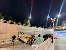 Alt geçitte iki otomobil çarpıştı: 4 yaralı

