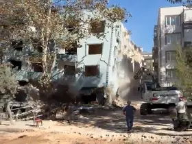 Altı katlı apartman yıkım sırasında çöktü
