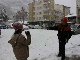 Amasya’da kar yağışı nedeniyle eğitime ara verildi
