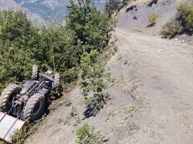 Amasya’da traktör şarampole yuvarlandı: 1 ölü, 3 yaralı
