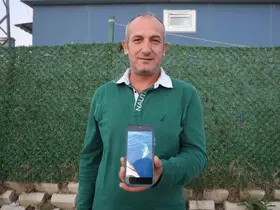 Amatör balıkçılar köpek balığından 1 saat süren mücadeleyle kurtuldu, o anlar kamareya yansıdı
