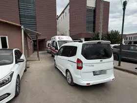 Ambulans girişine park eden sürücü tepkilere neden oldu
