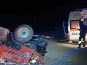 Ambulans traktöre arkadan çarptı: 4 yaralı
