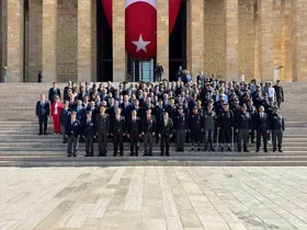 Ankara Valisi Canbolat ve beraberindeki heyet, Anıtkabir’i ziyaret etti
