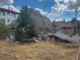Ankara’da 3 katlı binada göçük
