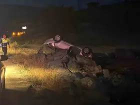 Ankara’da sürücü takla atan otomobilden burnu kanamadan sağ çıktı
