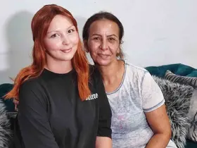Anne  ve kızı 14 yıl arayla yakalandıkları meme kanserini yendi
