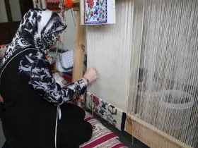 Annesinden öğrendiği sanatı yaşatıyor
