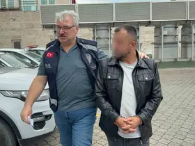 Annesini darbettiği iddiasıyla gözaltına alındı
