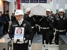 Annesini öldüren babasına "Neden kıydın anneme" feryadı
