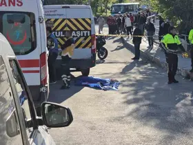 Annesinin elinden kurtulup yola fırlayan 3 yaşındaki Aybars servis aracının altında can verdi

