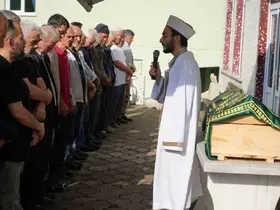 Annesiyle birlikte silahlı saldırıda ölen 4 yaşındaki Öykü Naz toprağa verildi

