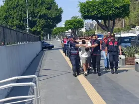 Antalya’da 1’i turist 3 kişiyi yaralayan motosikletli şüpheliler yakalandı
