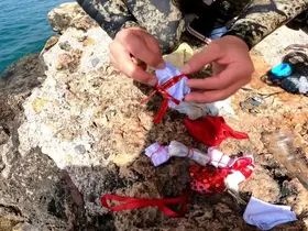 Antalya’da denizin dibi dileklerle doldu: Ev, araba ve sağlık istekleri
