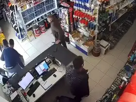 Antalya’da depremi fark edince sokağa fırladılar
