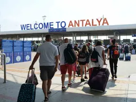 Antalya’da erken rezervasyonlarda iptallere rağmen akış devam ediyor talep umudu sürüyor
