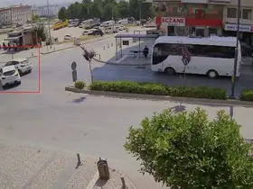 Antalya’da göz göre göre gelen kaza kamerada
