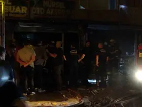 Antalya’da iki iş yerinde yangın: Alevler üst kattaki eve de zarar verdi
