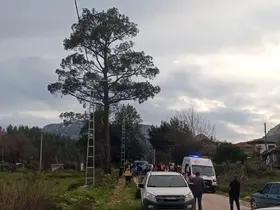 Antalya’da kamyonetin kasasından düşen kadın hayatını kaybetti
