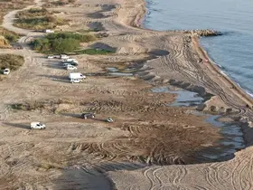 Antalya’da kum hırsızları sahilleri talan etti, kum ocağına dönen sahiller dronla görüntülendi
