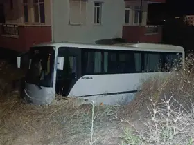 Antalya’da midibüs otomobille çarpıştı: 6 yaralı
