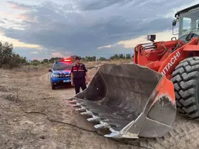 Antalya’da Milli Emlak arazisinden izinsiz kum alan 3 şüpheli gözaltında
