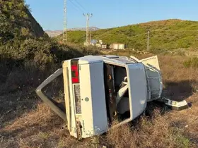 Antalya’da şarampole yuvarlanan aracın sürücüsü yaralandı
