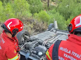 Araç 50 metrelik uçuruma yuvarlandı
