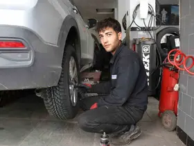 Araç sahiplerine uyarı geldi: "Yazlık lastikler, 7 derecenin altında tehlike oluşturuyor"
