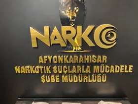 Aracın tamponuna zulalanmış uyuşturucu böyle bulundu
