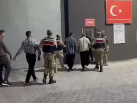 Araçlarıyla seyir halindeki aileye silahlı saldırıda bulunan zanlılar tutuklandı
