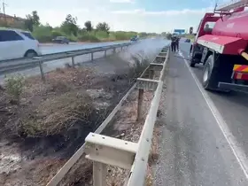 Araçtan atılan izmarit refüjde yangın çıkardı
