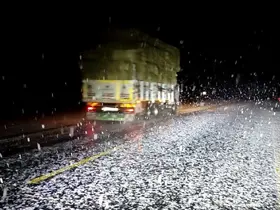 Ardahan’da kar yağışı ulaşımı olumsuz etkiledi

