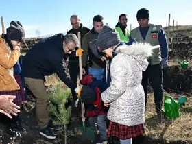 Ardahan’da öğrenciler fidan dikti
