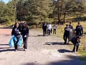 Ardahan’da öğrenciler orman temizledi
