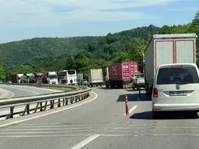 Arızalanan otomobil, Yalova-Bursa karayolunu kitledi
