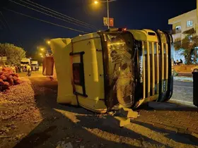Arızalanan tırdan aşağı indi, hayatını kaybetti
