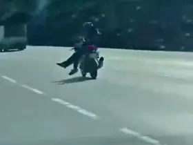Arnavutköy-Sultangazi yolunda tehlikeli motosiklet yolculuğu
