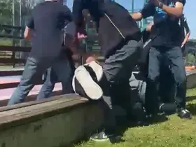 Arnavutköy’de çocuklar arasındaki kavga kamerada: acımasızca saldırdılar
