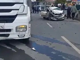 Arnavutköy’de otomobil tıra arkadan çarptı: 1 ölü
