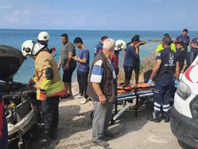 Arsuz’da uçurumdan yuvarlanan otomobilin sürücüsü yaralandı
