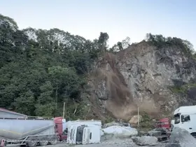 Artvin’de tır garajının olduğu alanda artçı heyelanlar devam ediyor
