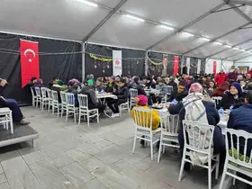 Asırlık vakıf geleneği yüzlerce vatandaşı aynı sofrada buluşturdu
